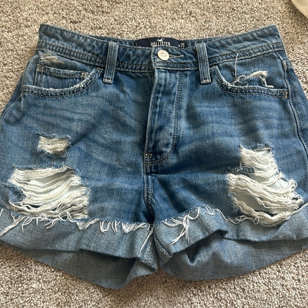 Hollister high rise mom short 3”